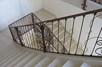 Ringhiera scala interna e parapetto in ferro battuto foto 3